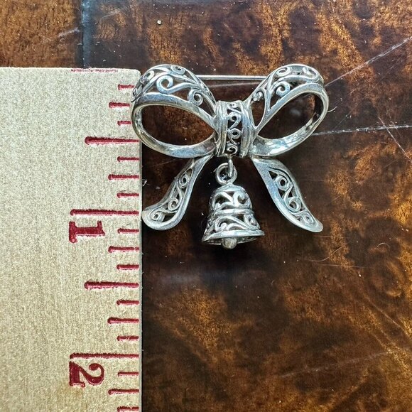 VTG 925 Sterling Silver Bow Tied Ribbon Bell Brooch Pin Filigree Cutouts 8.7g - Picture 7 of 8